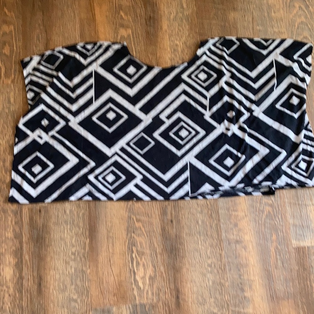 Black & Light Gray Women’s Top. Xhilaration. Size XS.